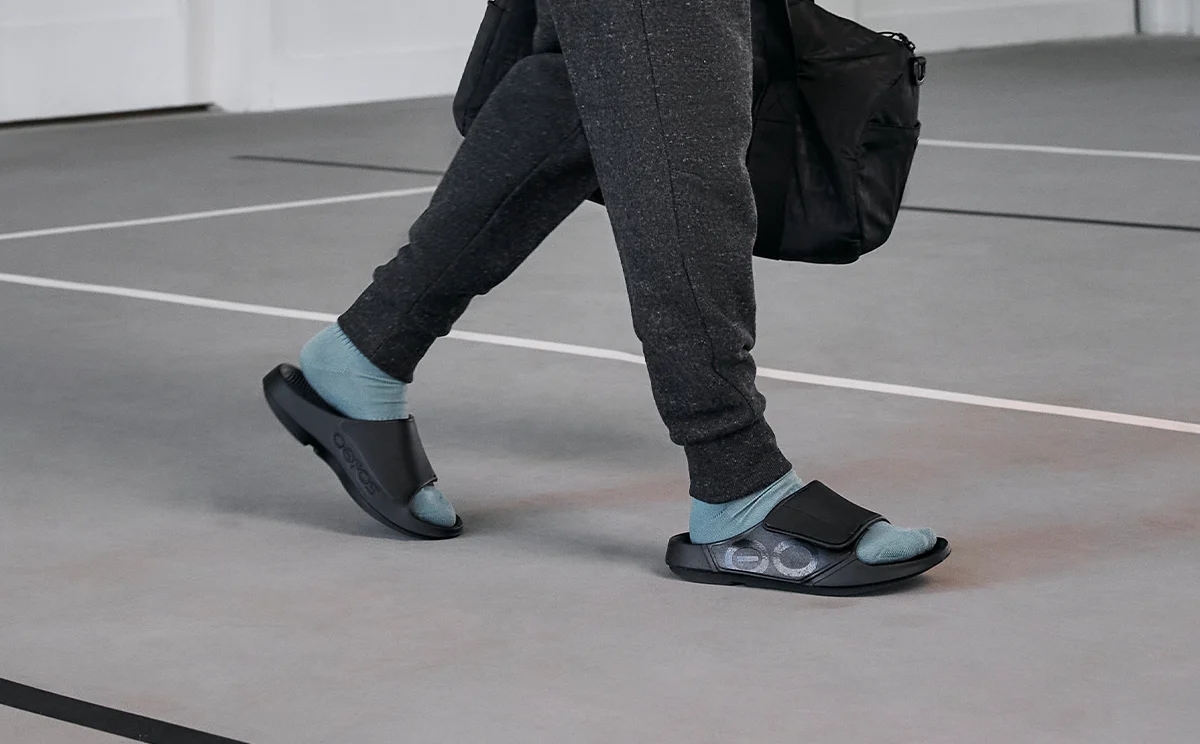 U OOahh Sport Flex Sandal - Matte Black (9)