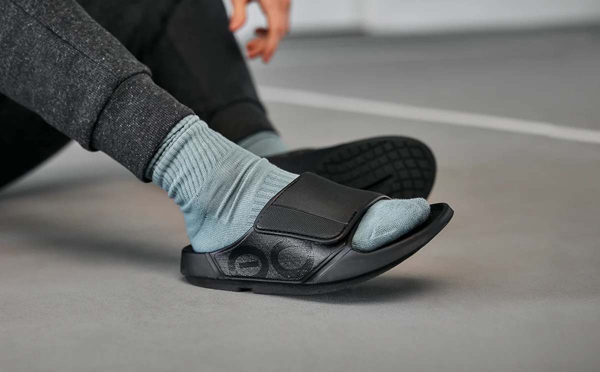 U OOahh Sport Flex Sandal - Matte Black (8)