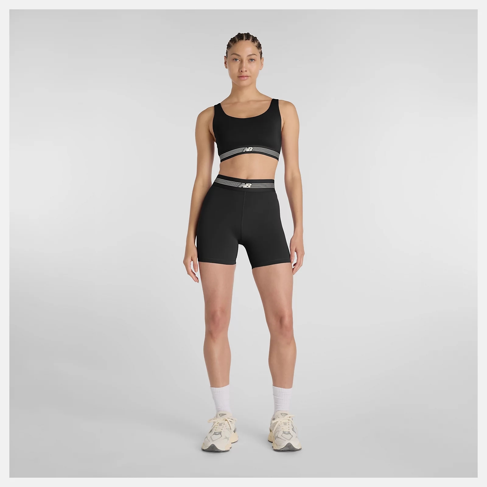 W AC FITTED SHORT 5IN BLACK (1)