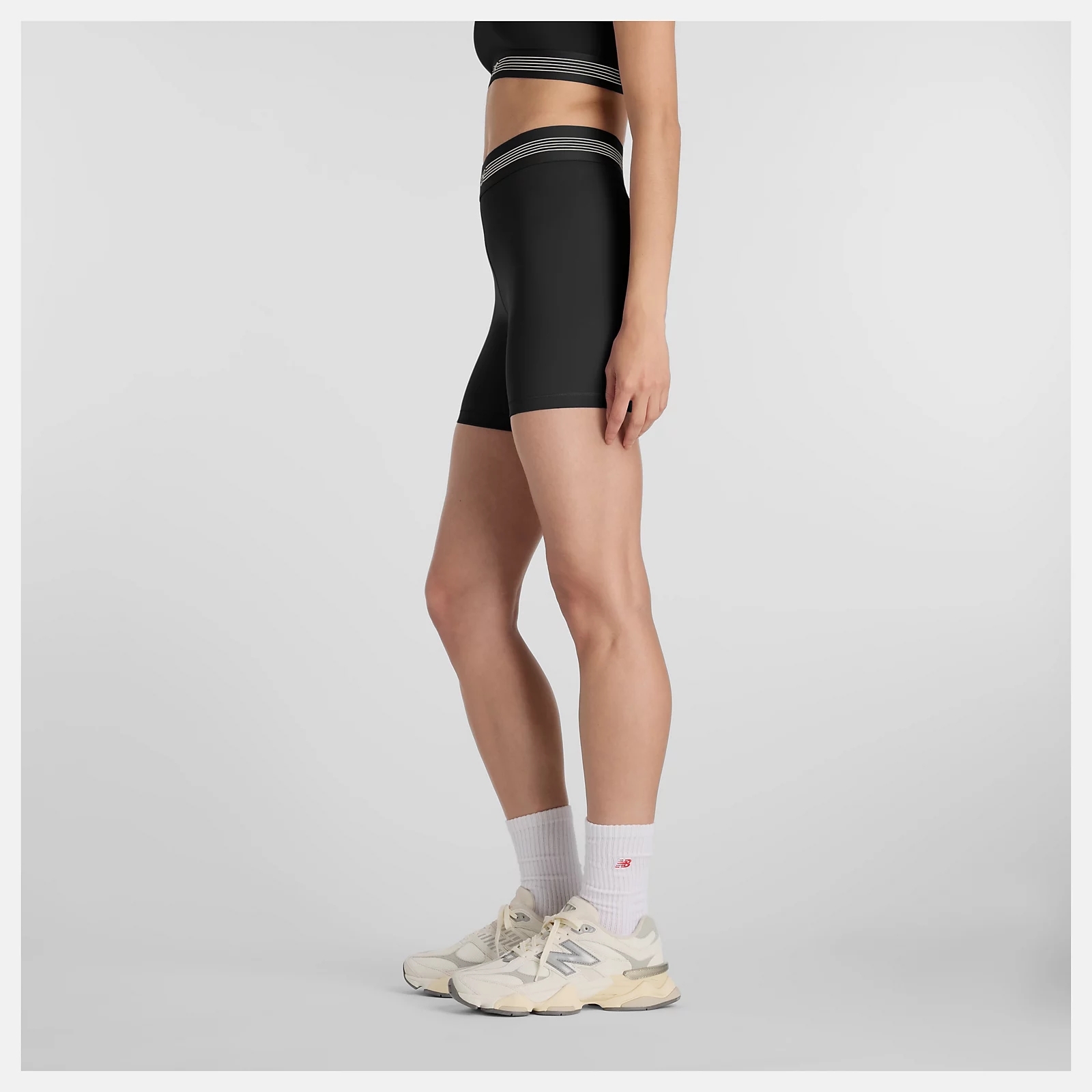 W AC FITTED SHORT 5IN BLACK (3)