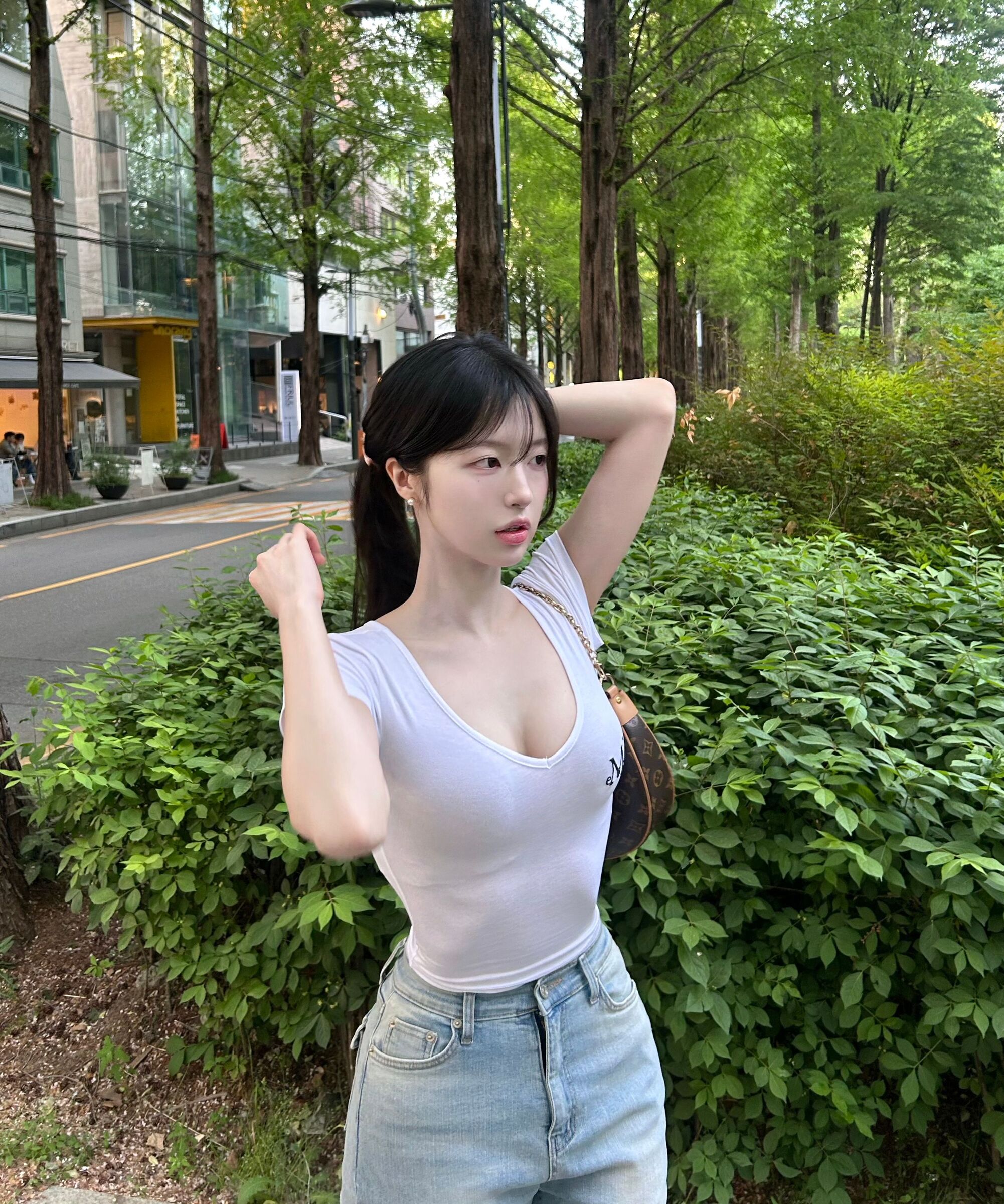 10028