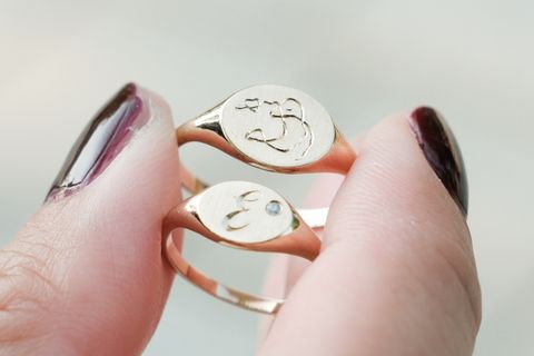 Oval signet