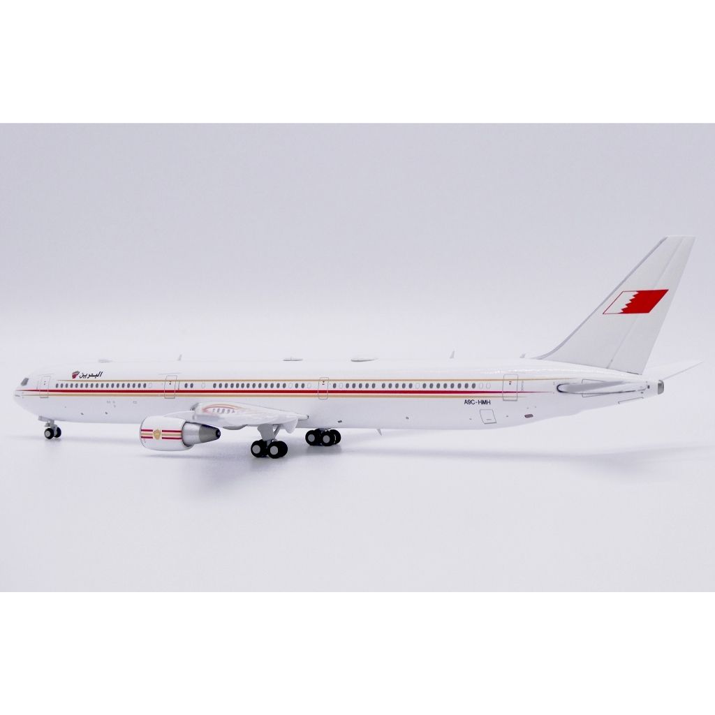 tw-11134207-820lg-ms6wbi95bkzk7c