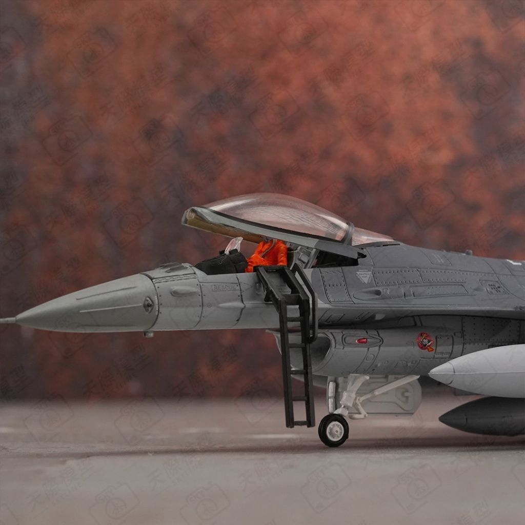 tw-11134207-81ztg-me8mto8uzh8h83