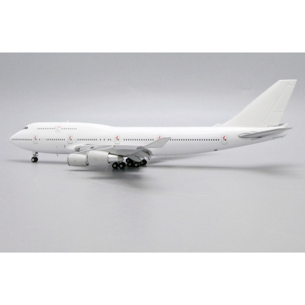 tw-11134207-81ztd-mewgcx6axhc051