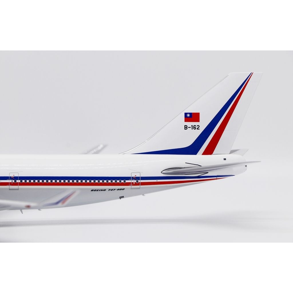 tw-11134207-81ztd-mewps974g2dd74