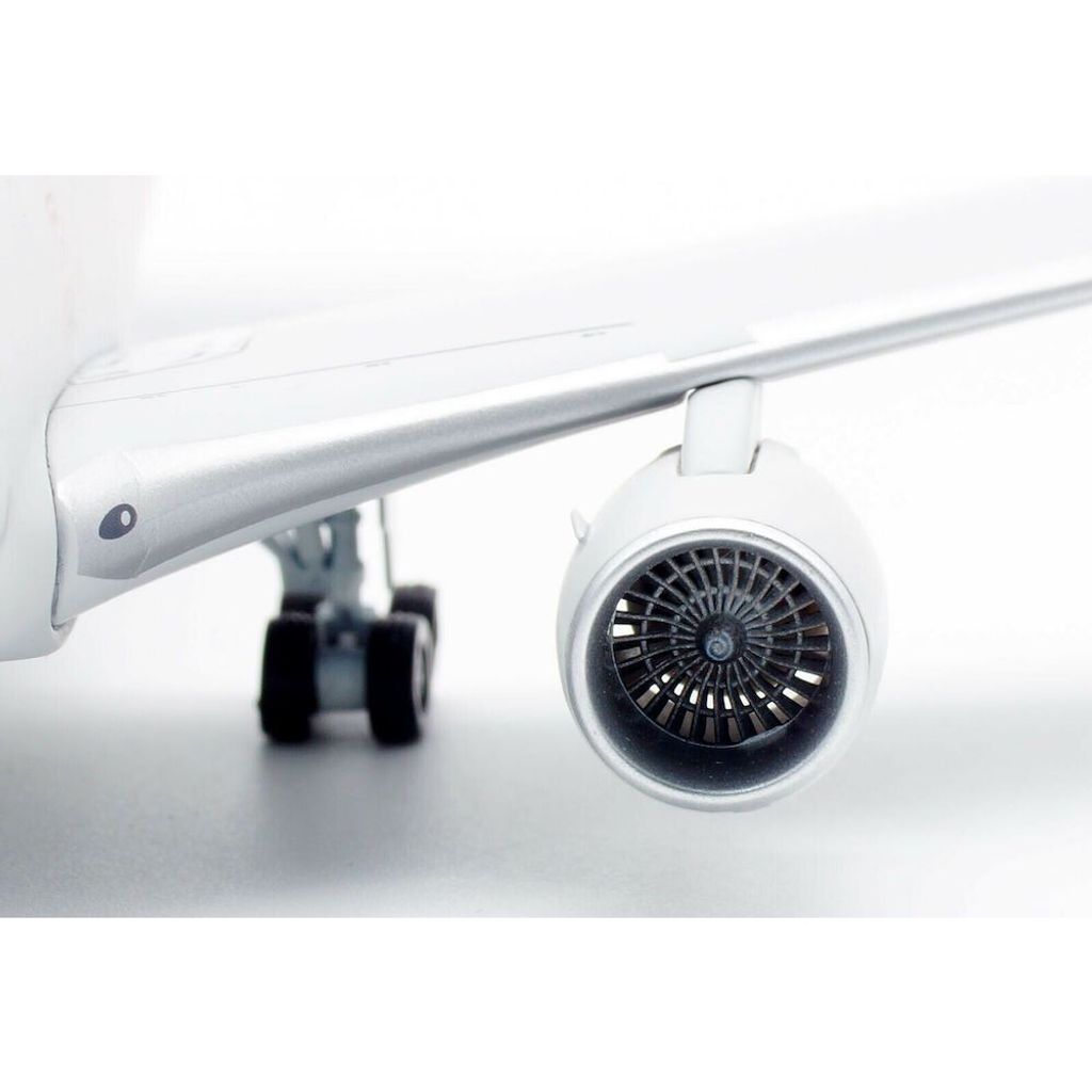 tw-11134207-81ztf-mhburcs2r5sc05