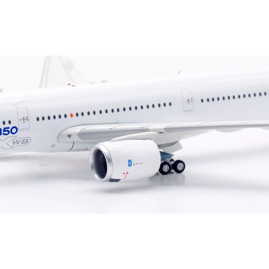 tw-11134207-81ztl-mhbto46fkbv059