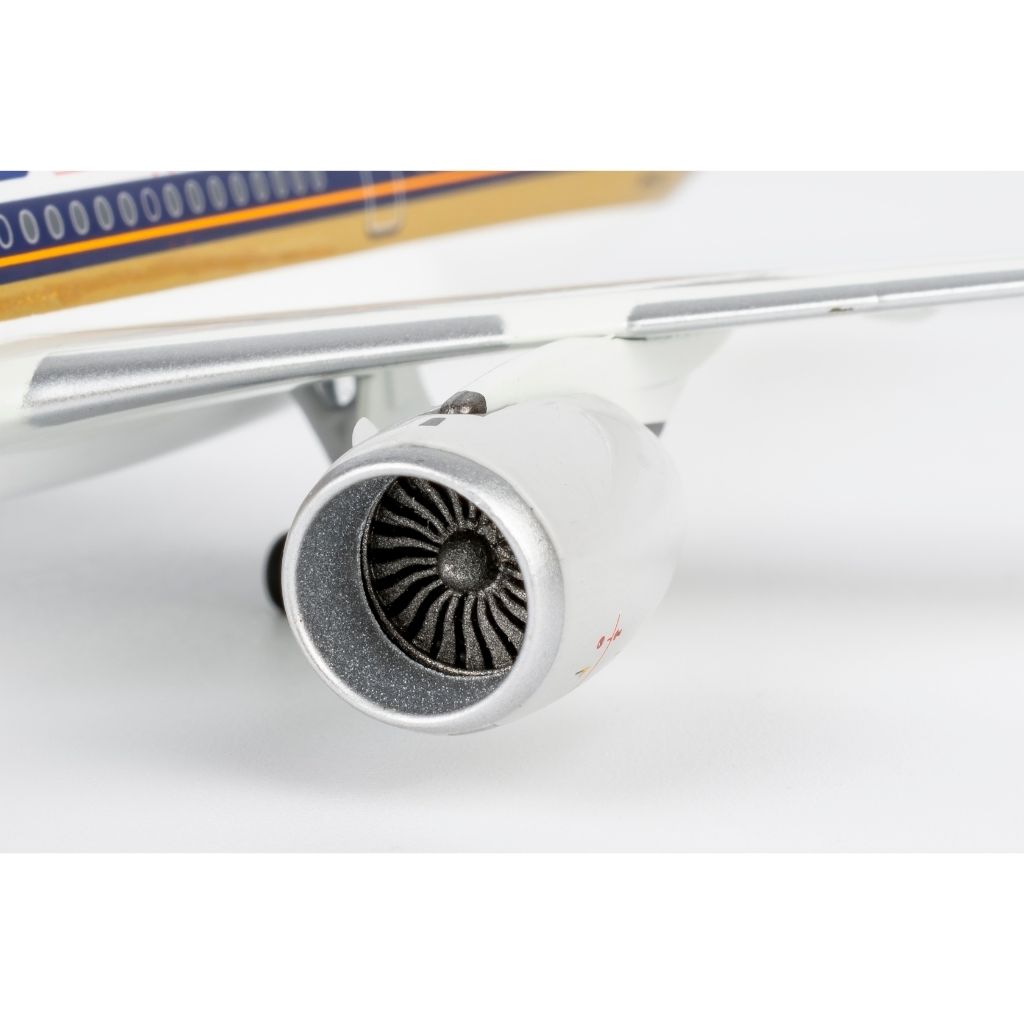 tw-11134207-820ld-mkktm4jn52px9a