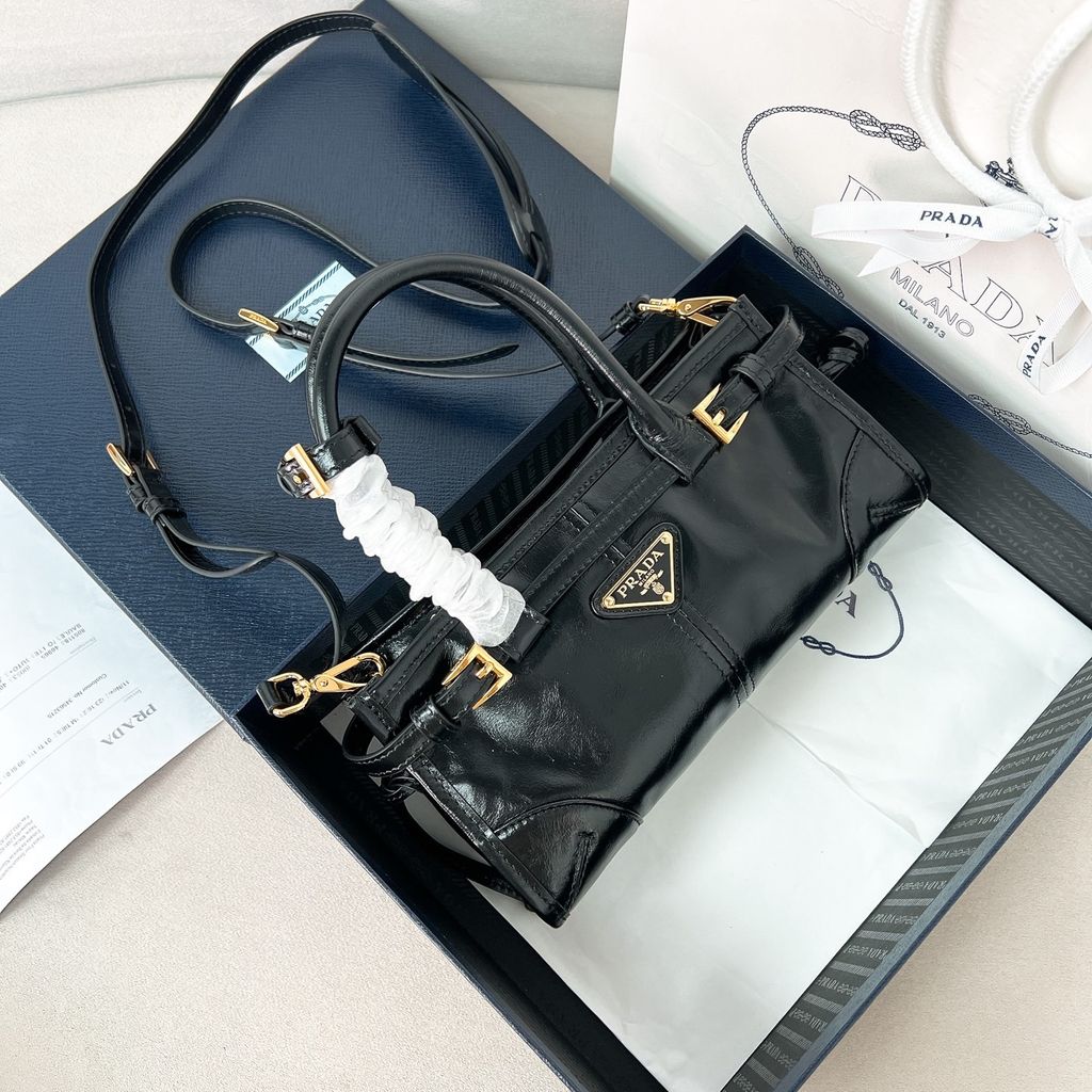 PRADA SOFT LUX 法棍包 黑色 MINI1