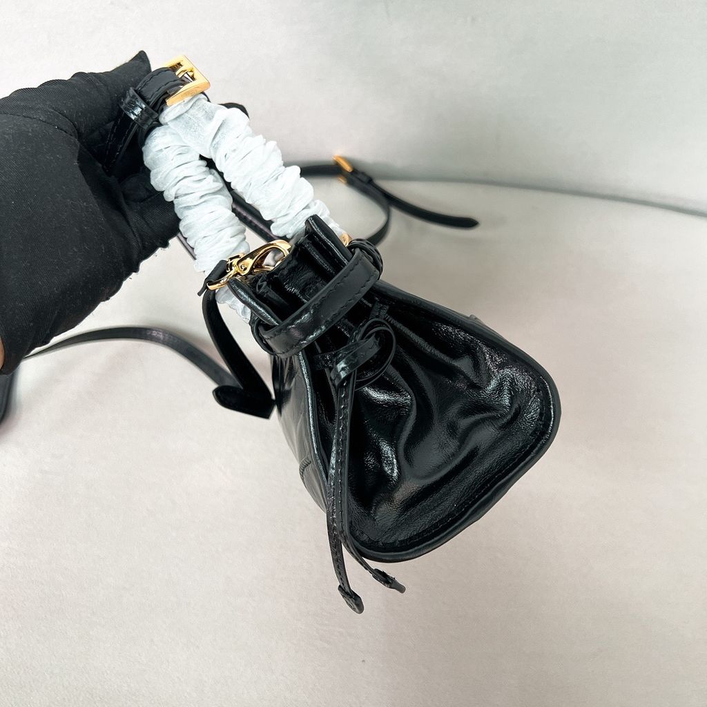 PRADA SOFT LUX 法棍包 黑色 MINI4