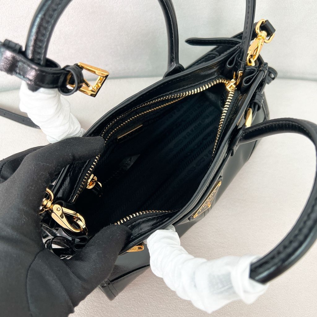 PRADA SOFT LUX 法棍包 黑色 MINI8