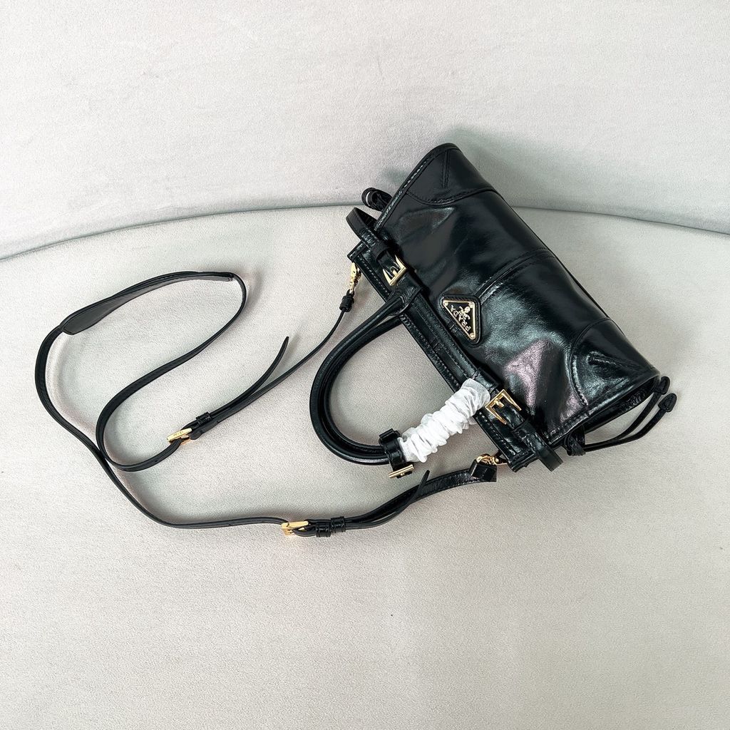 PRADA SOFT LUX 法棍包 黑色 MINI6