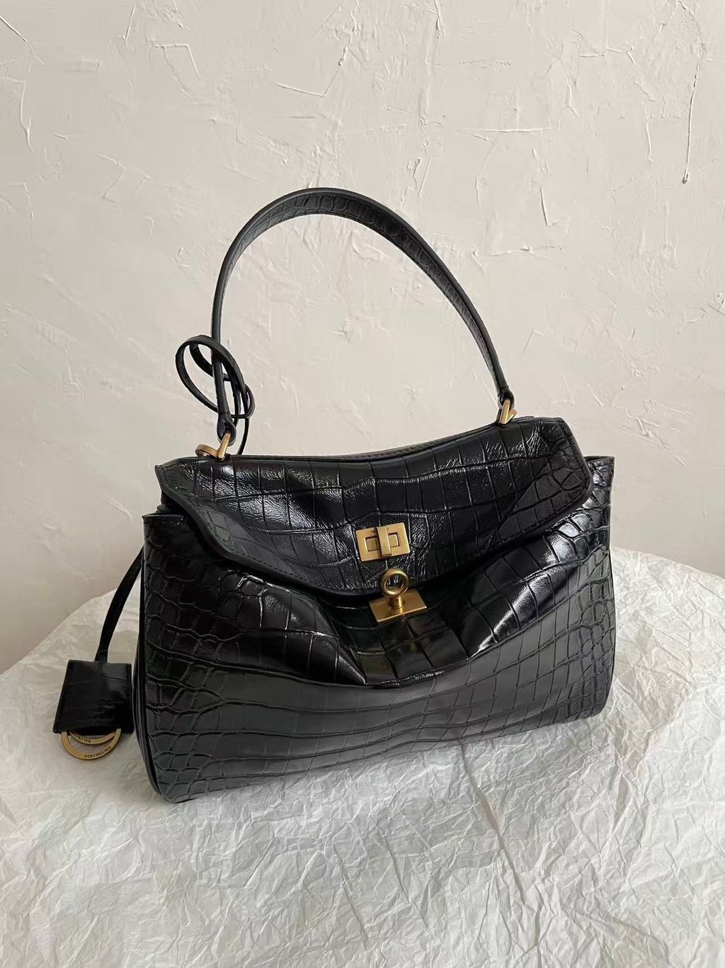 BALENCIAGA RODEO 鱷魚壓紋小牛皮手提包 黑色金扣8