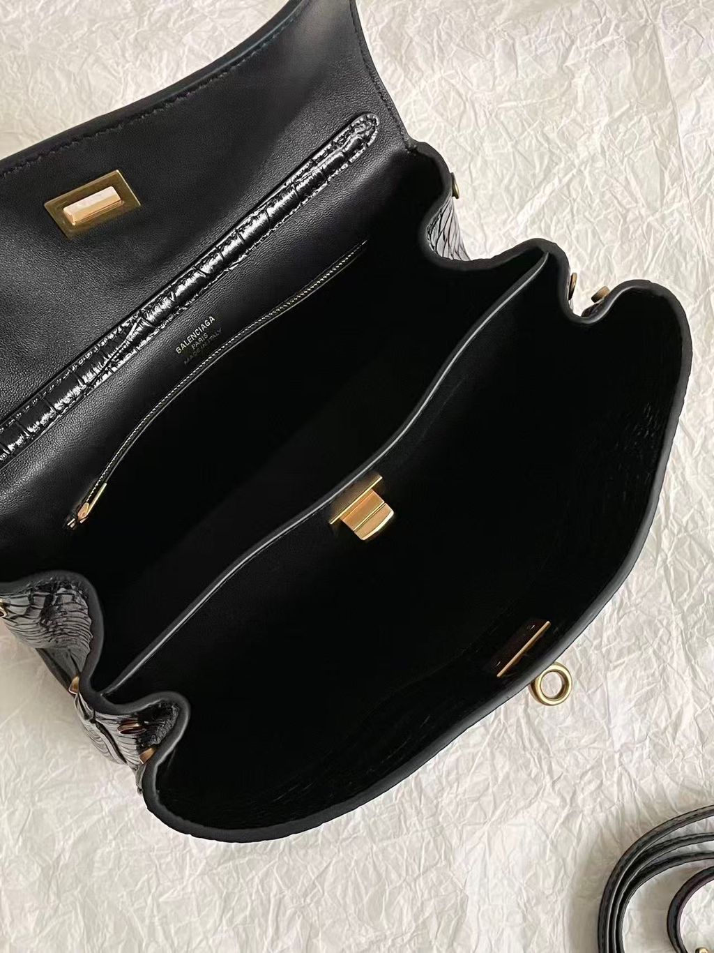 BALENCIAGA RODEO 鱷魚壓紋小牛皮手提包 黑色金扣7