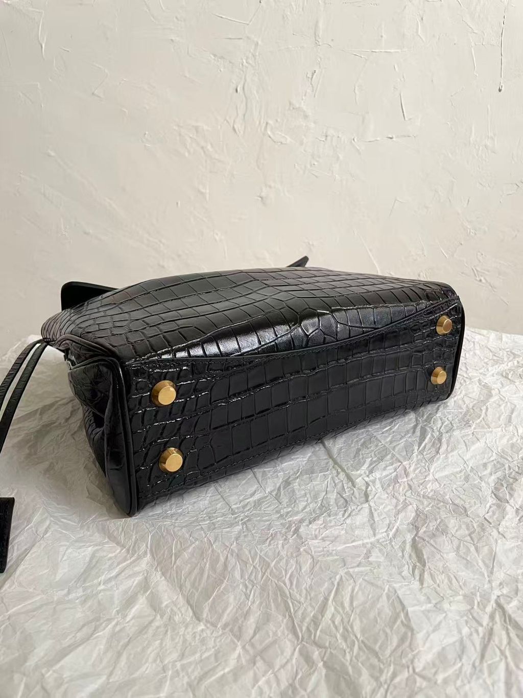 BALENCIAGA RODEO 鱷魚壓紋小牛皮手提包 黑色金扣4