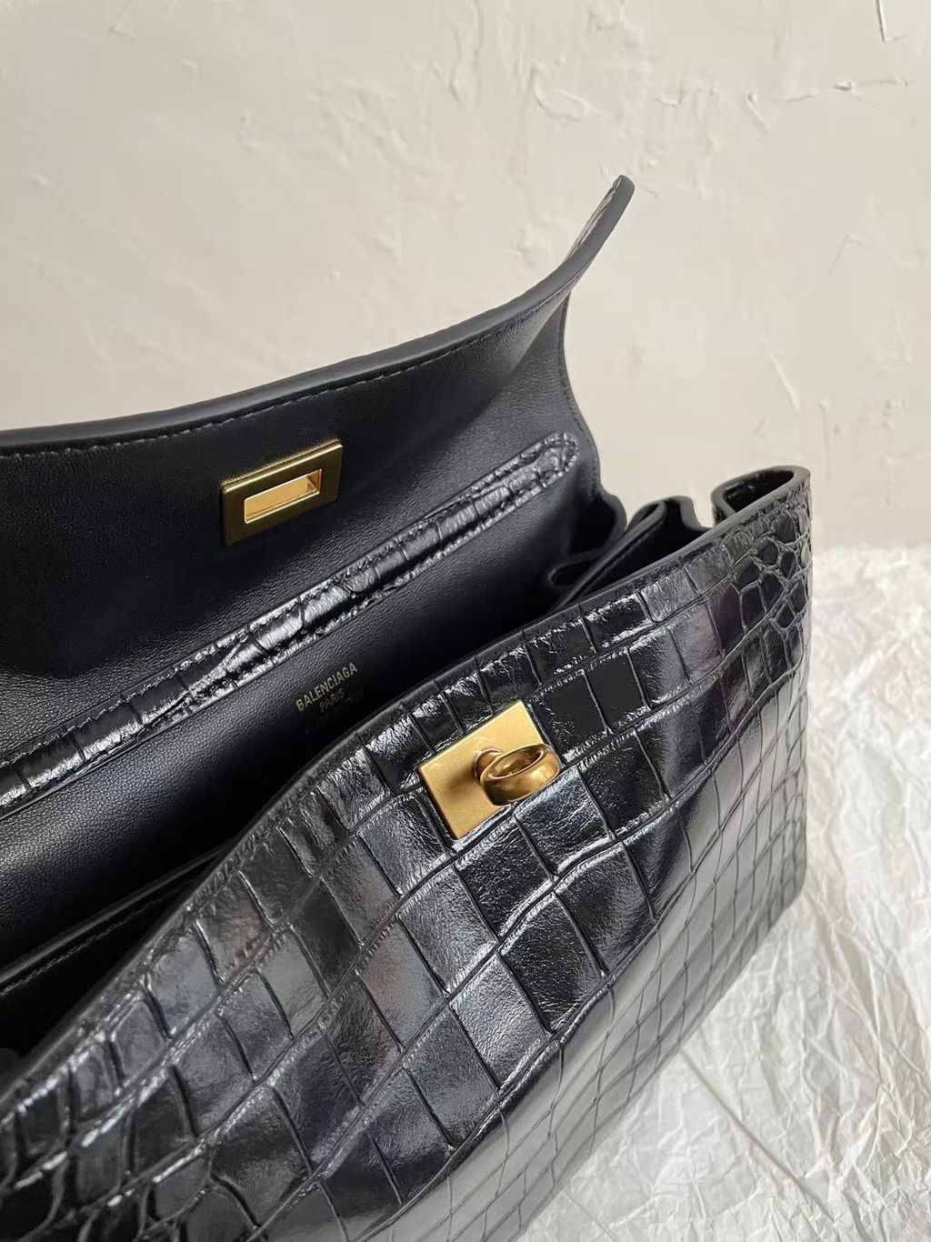 BALENCIAGA RODEO 鱷魚壓紋小牛皮手提包 黑色金扣6