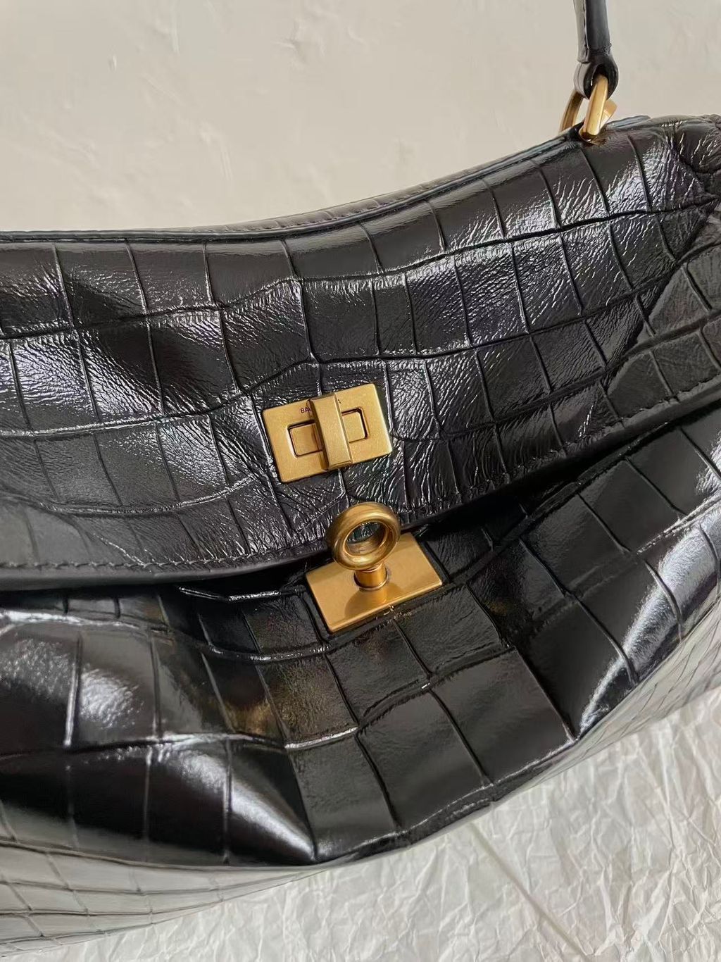 BALENCIAGA RODEO 鱷魚壓紋小牛皮手提包 黑色金扣5