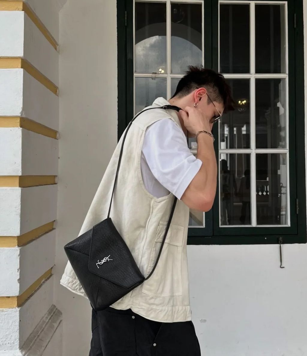 YSL CASSANDRE 羊皮革信封郵差包