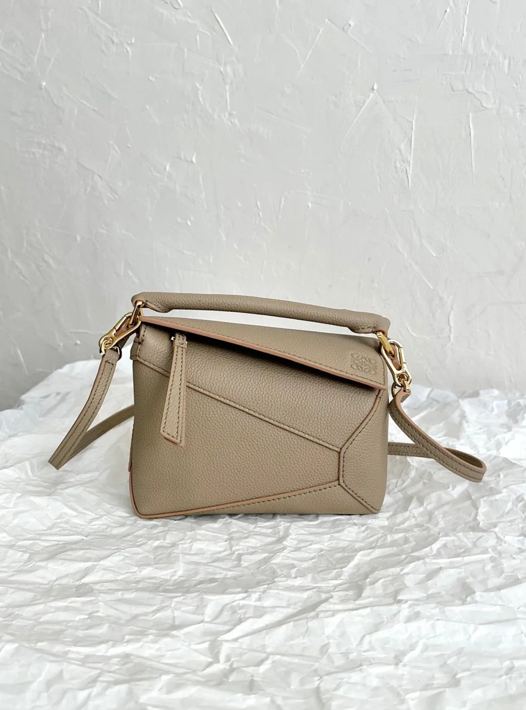 LOEWE PUZZLE 荔枝紋手袋 沙色  中午12.39.29