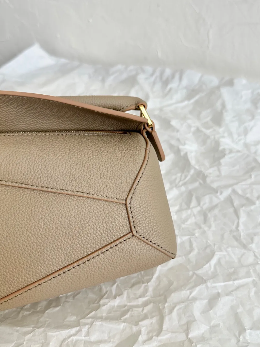 LOEWE PUZZLE 荔枝紋手袋 沙色  中午12.45.50