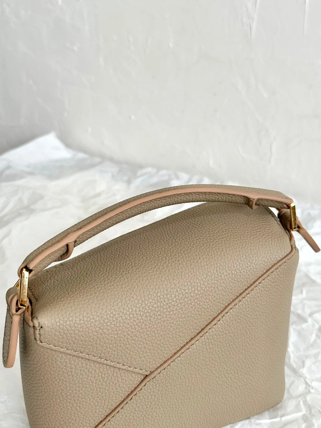 LOEWE PUZZLE 荔枝紋手袋 沙色  中午12.45.59