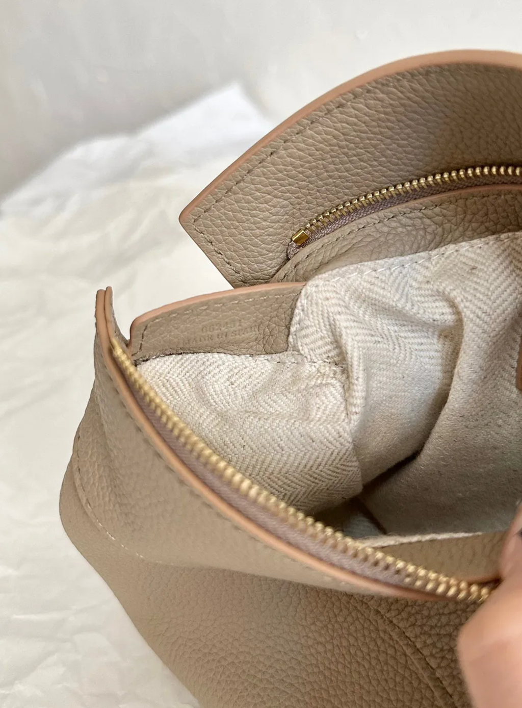 LOEWE PUZZLE 荔枝紋手袋 沙色  中午12.48.08