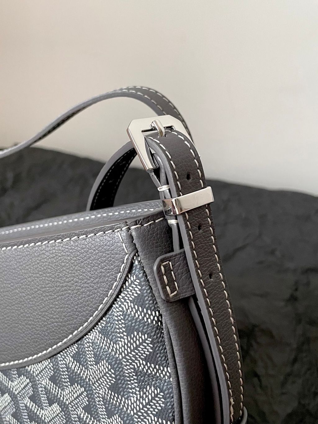GOYARD HIRONDELLE 半月斜背包 三色6