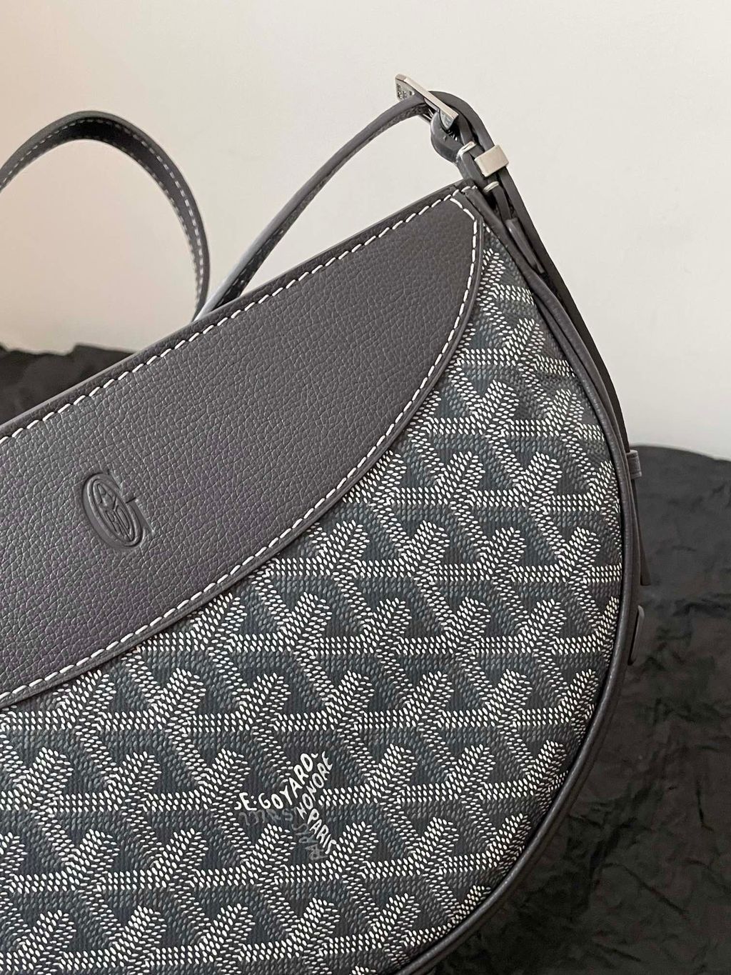 GOYARD HIRONDELLE 半月斜背包 三色4
