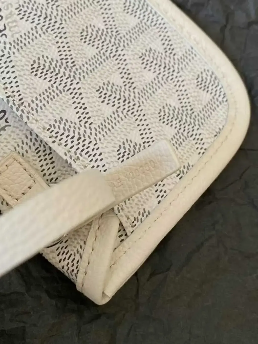 98300156