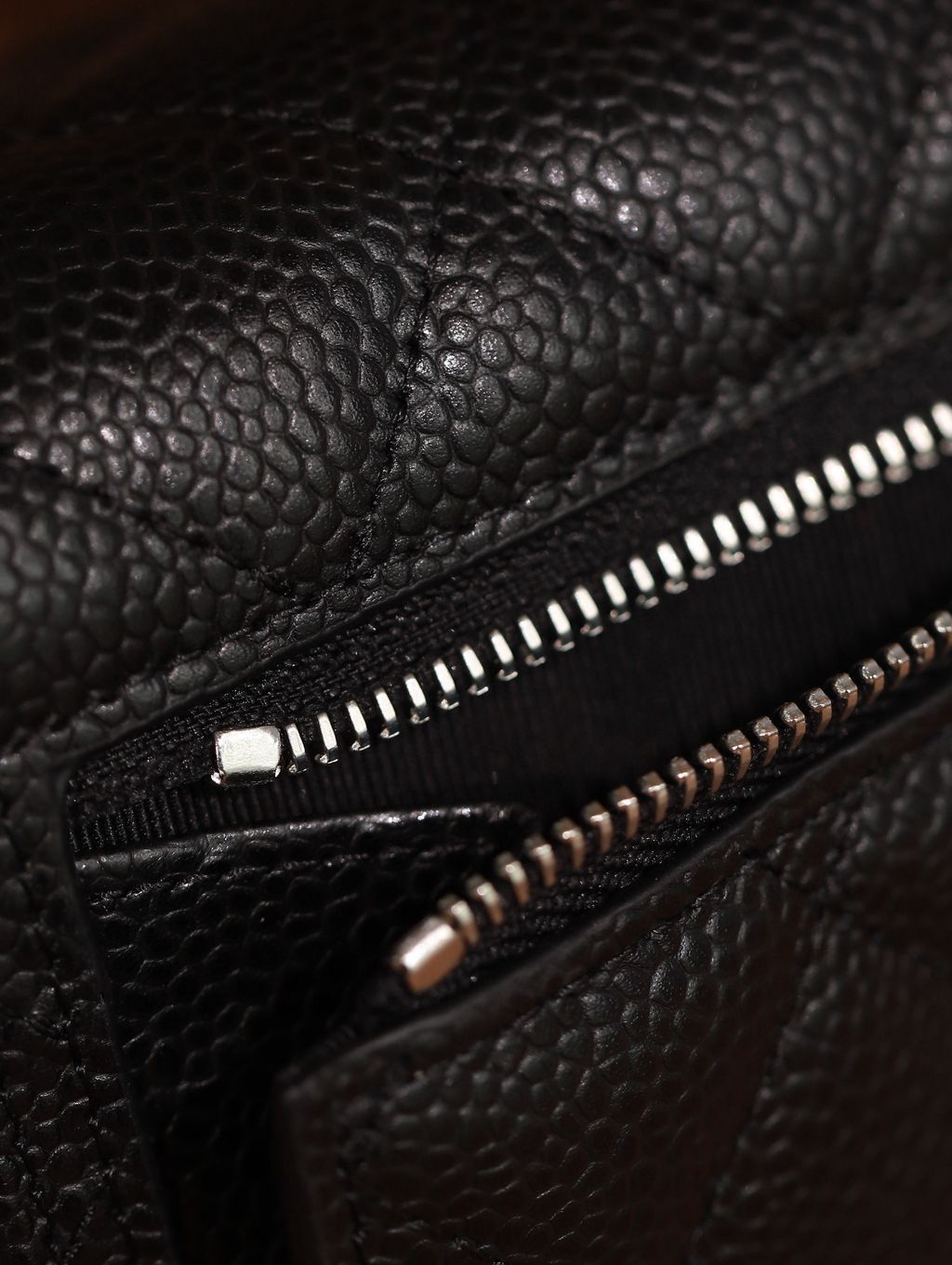 CHANEL ClASSICFlAP 魚子醬三折短夾 2944