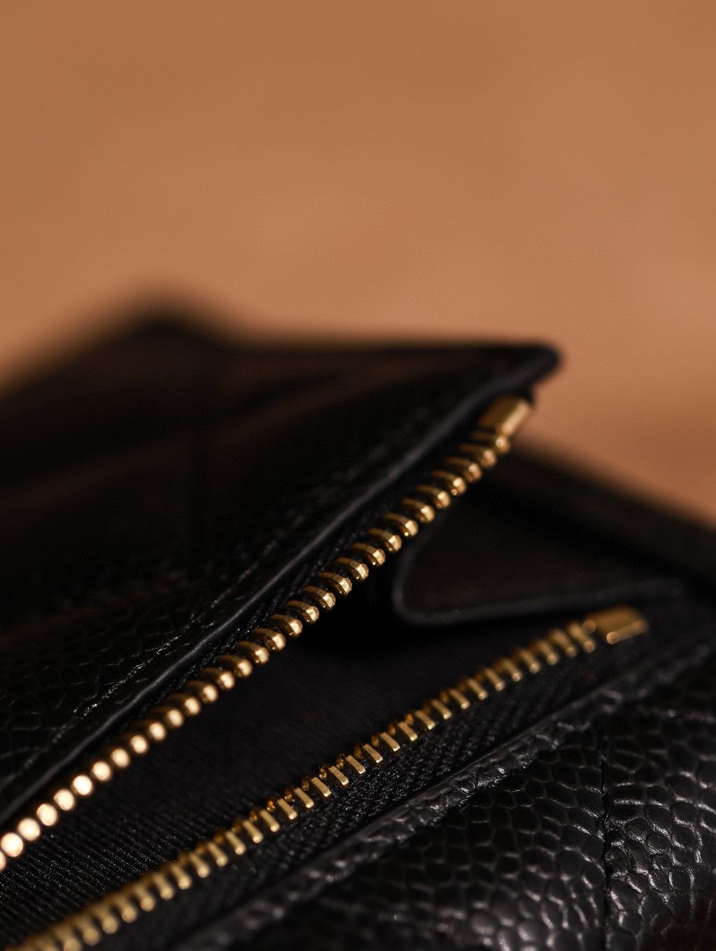 CHANEL ClASSICFlAP 魚子醬三折短夾 2950