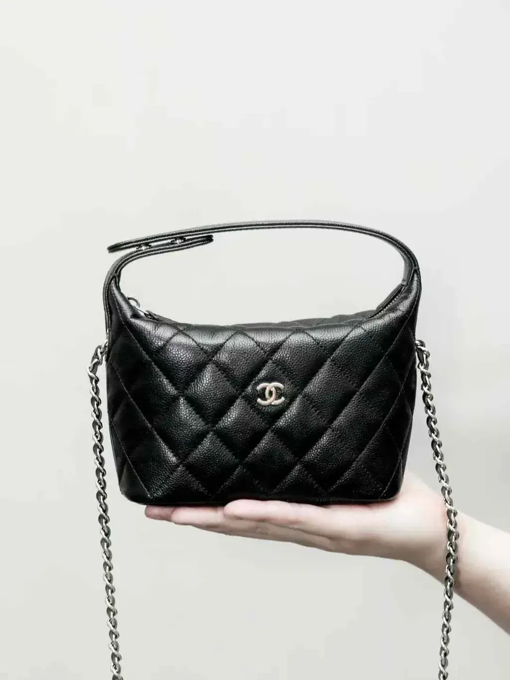 CHANEL 25C HOBO 魚子醬飯盒包 兩色2