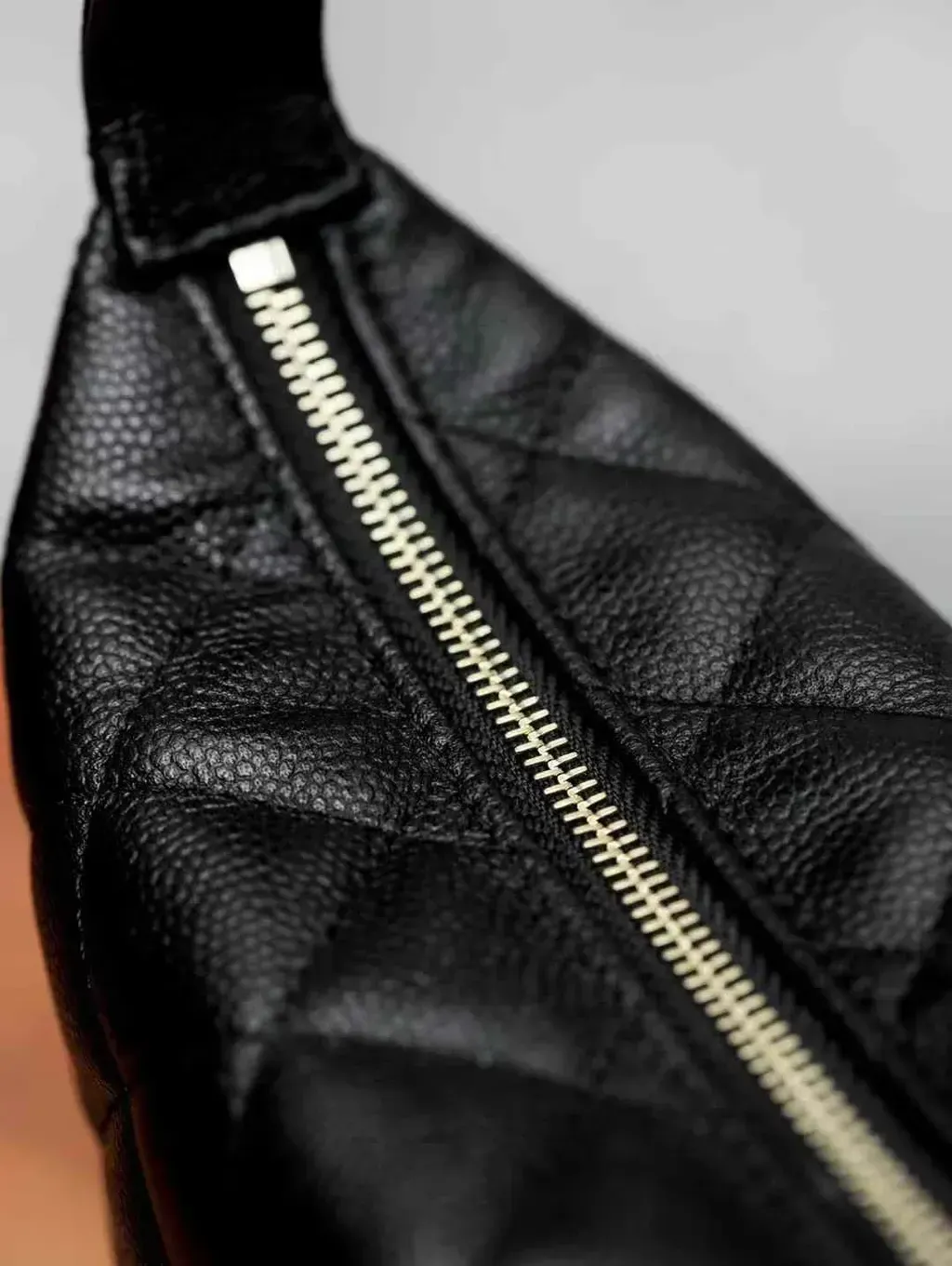 CHANEL 25C HOBO 魚子醬飯盒包 兩色7