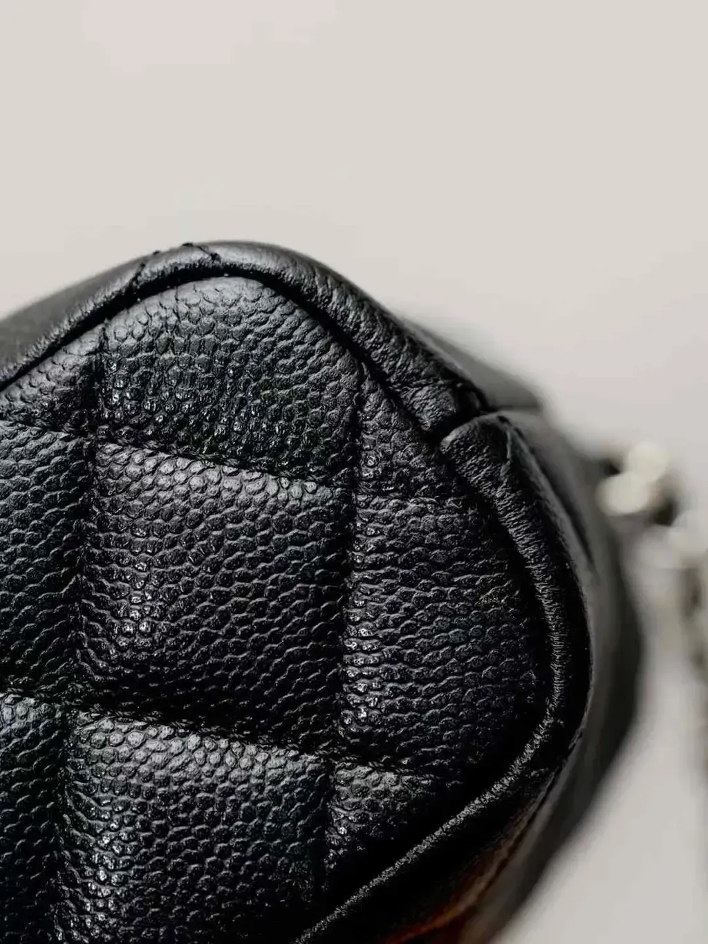CHANEL 25C HOBO 魚子醬飯盒包 兩色6
