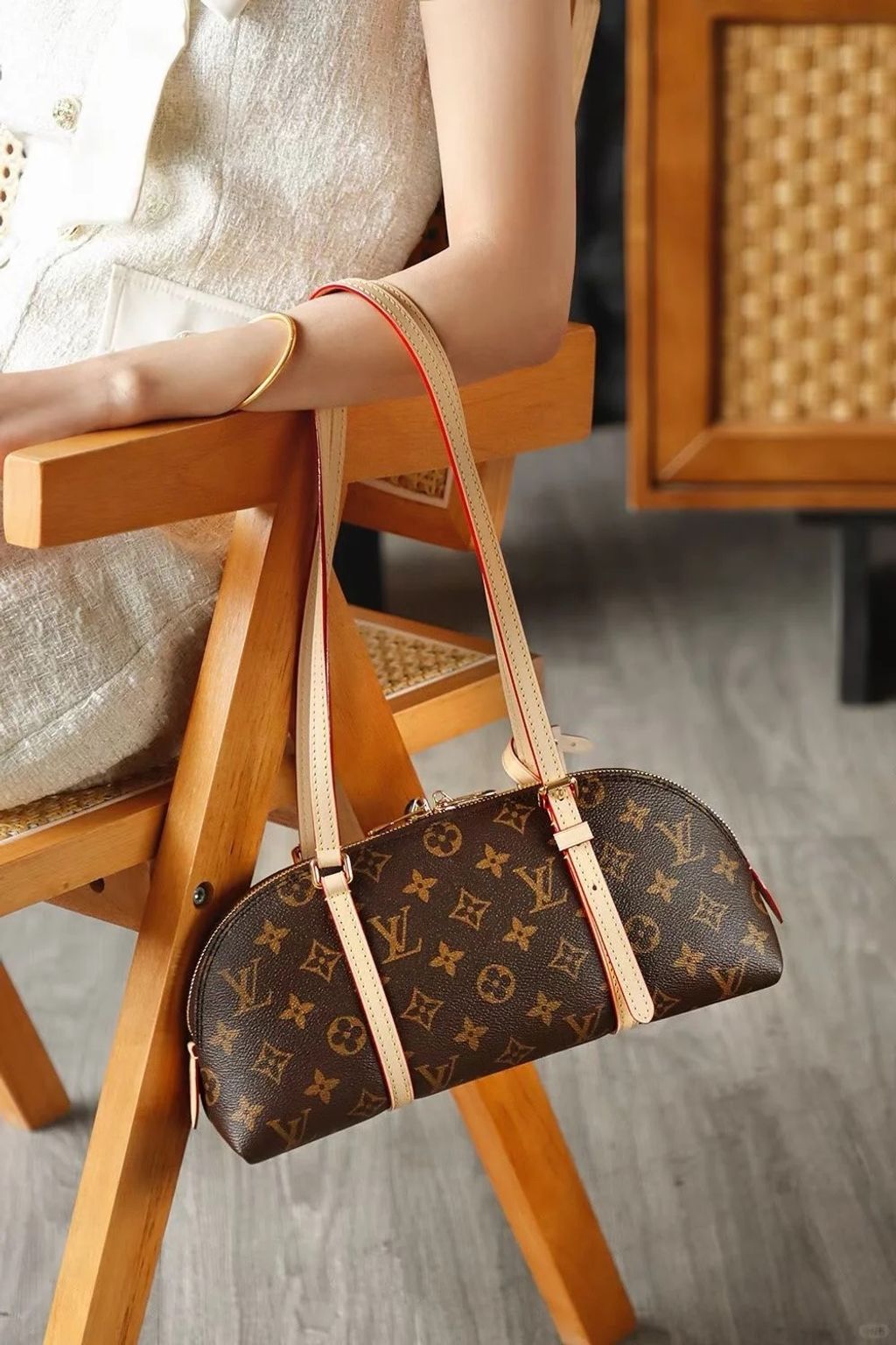  LV SQUIRE EAST-WEST 老花帆布腋下肩背包 M289532