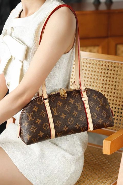  LV SQUIRE EAST-WEST 老花帆布腋下肩背包 M289533