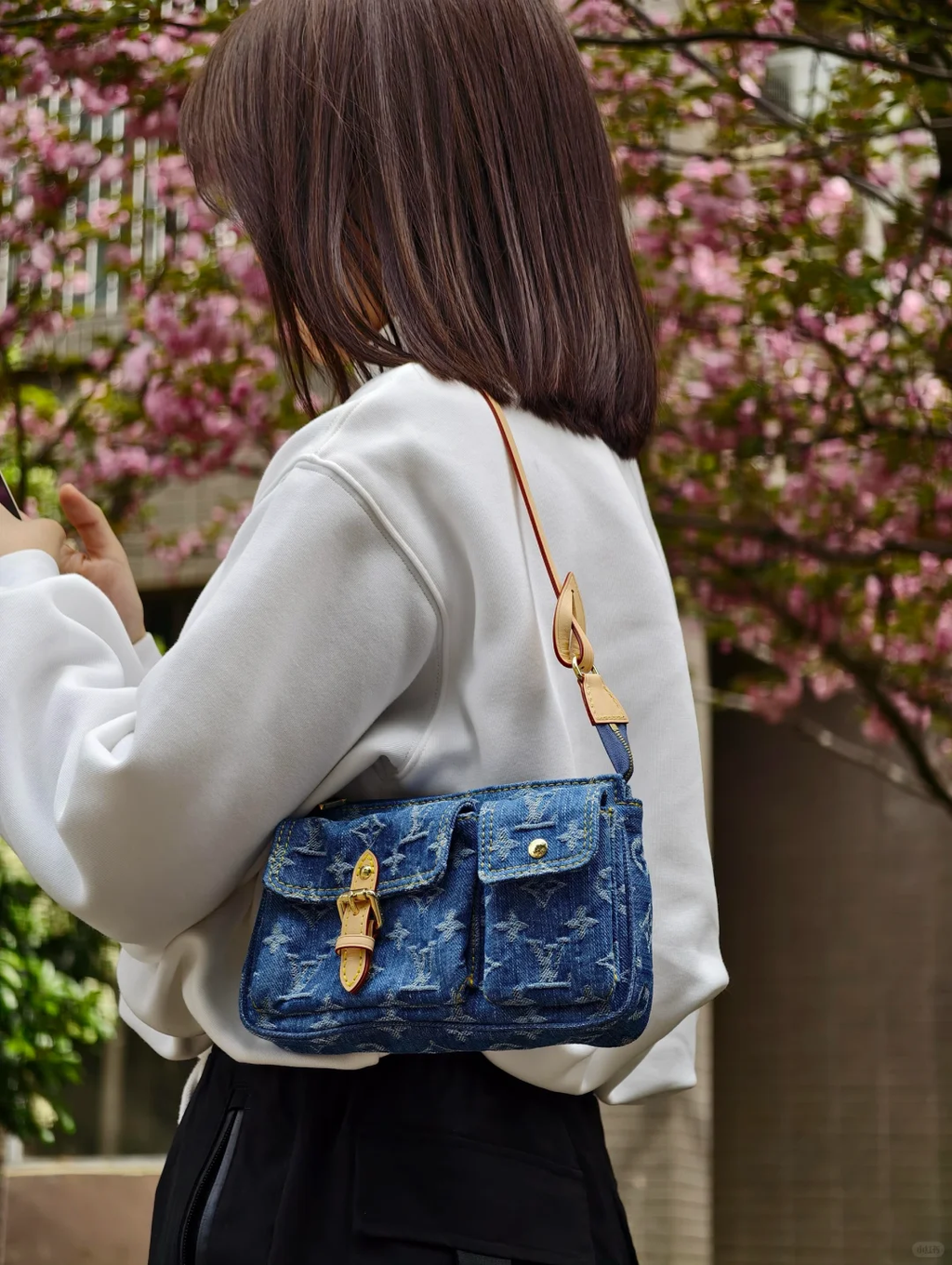 LV POCHETTE ACCESSOIRE CARGO 單寧牛仔手袋 M276021