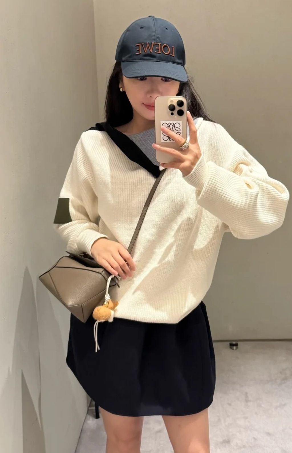 LOEWE PUZZLE 荔枝紋手袋 灰褐色2