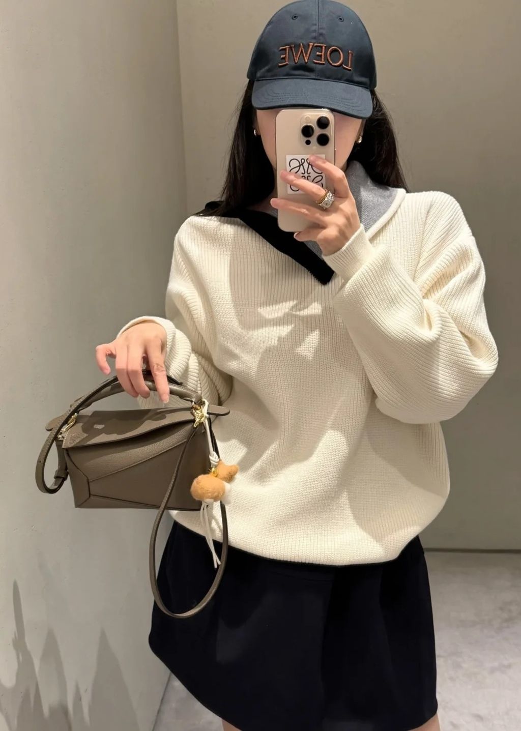 LOEWE PUZZLE 荔枝紋手袋 灰褐色1