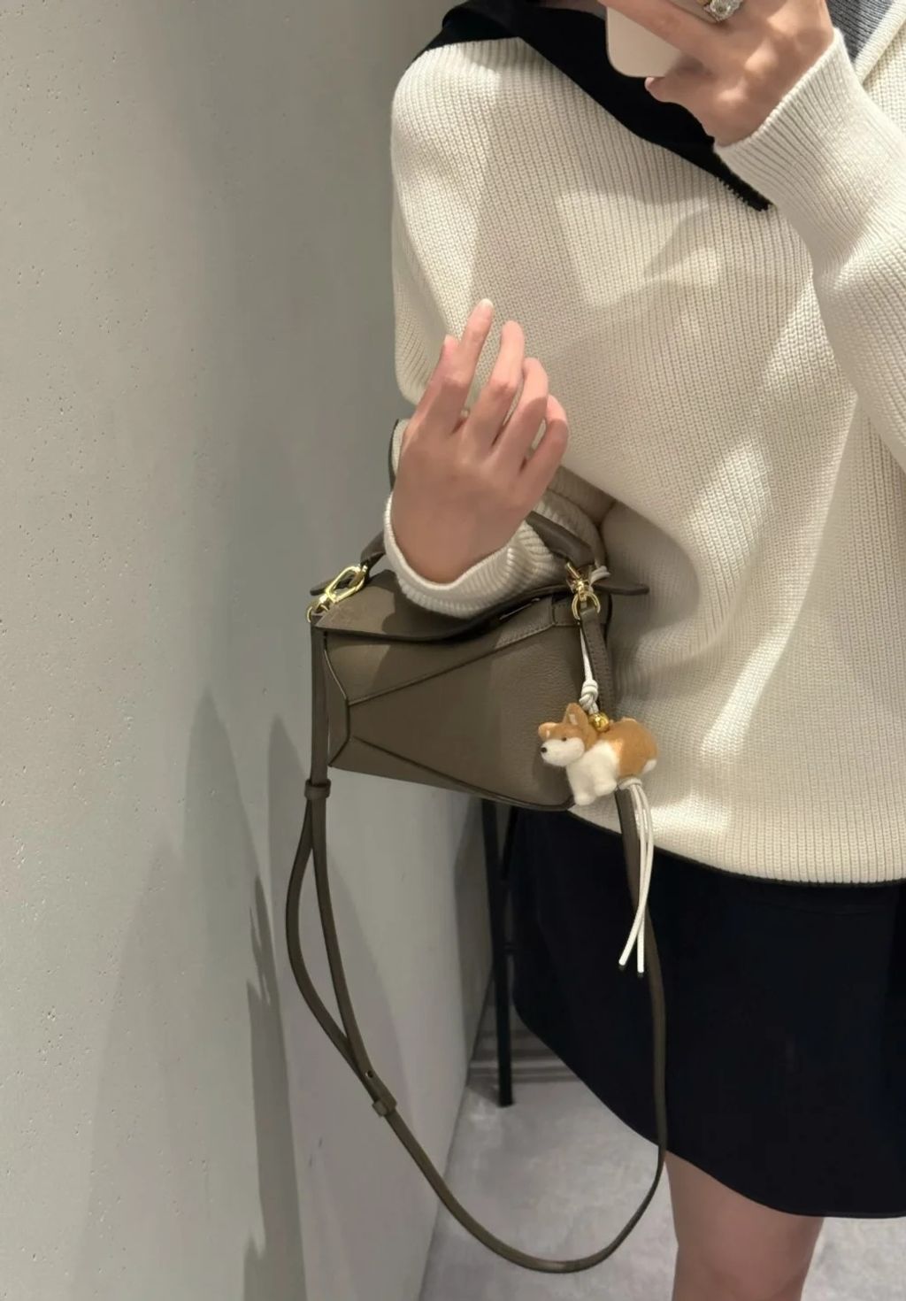 LOEWE PUZZLE 荔枝紋手袋 灰褐色4