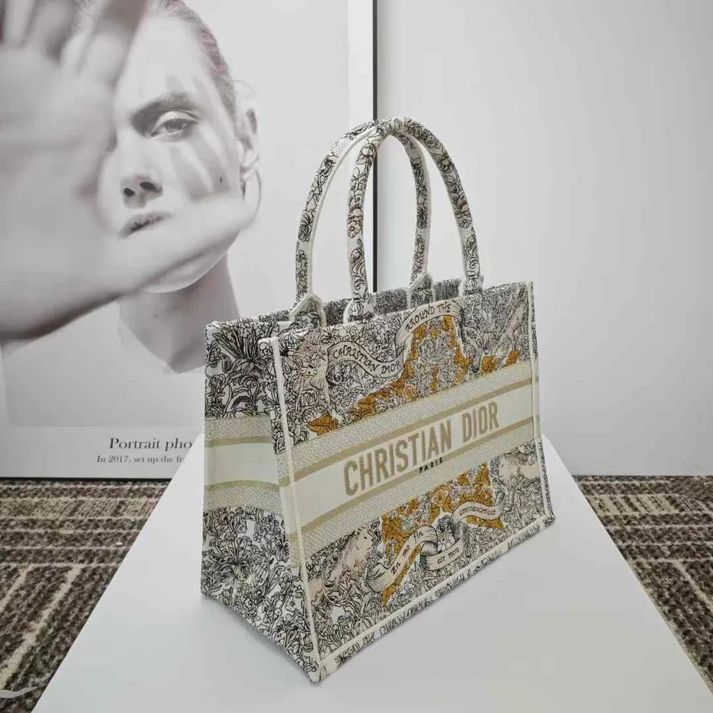 DIOR BOOK TOTE 托特包 奶油白 中號Annab   🍓 2024-11-11 12.34.23