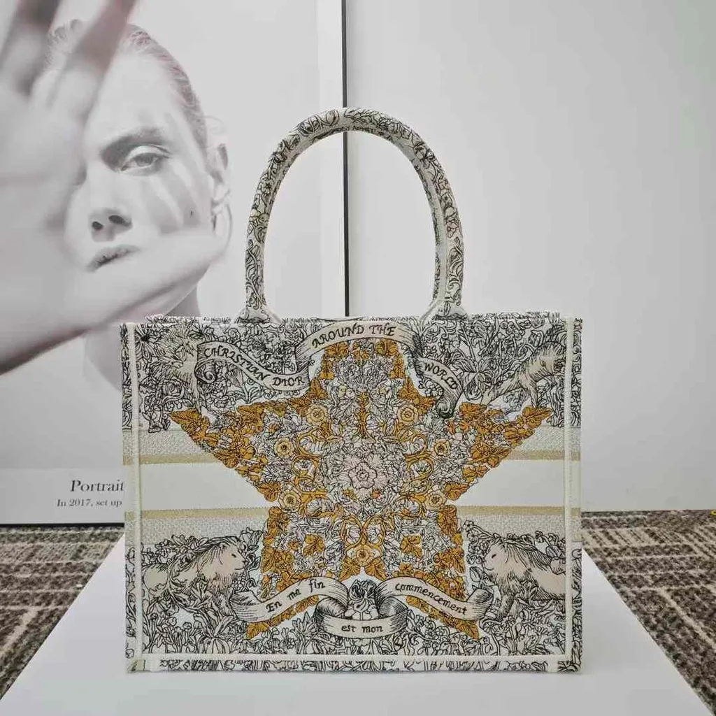 DIOR BOOK TOTE 托特包 奶油白 中號Annab   🍓 2024-11-11 12.34.17