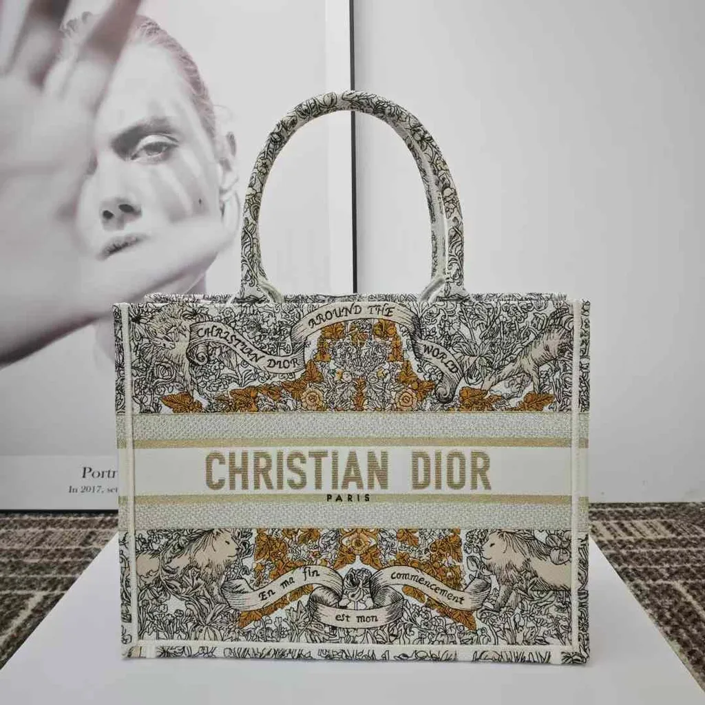 DIOR BOOK TOTE 托特包 奶油白 中號Annab   🍓 2024-11-11 12.34.14