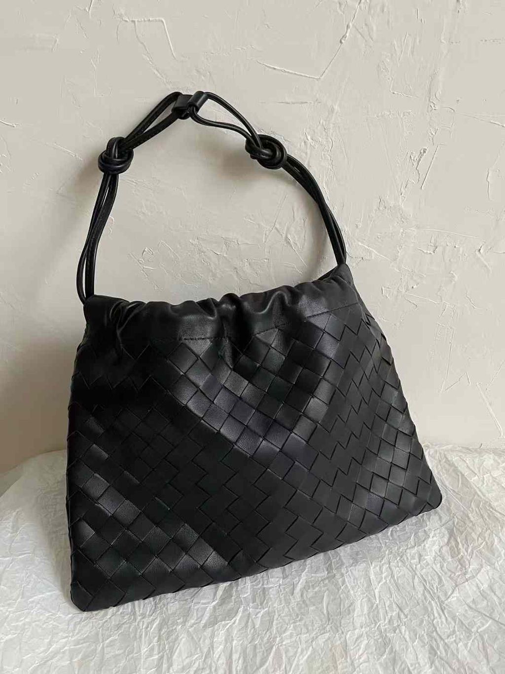 BOTTEGA VENETA 垃圾袋腋下包 多色11.02.40