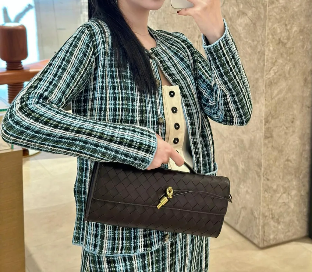 BOTTEGA VENETA ANDIAMO 手拿包 巧克力棕0492