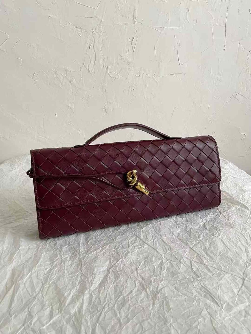 BOTTEGA VENETA ANDIAMO 手拿包 酒紅色 14.39.09