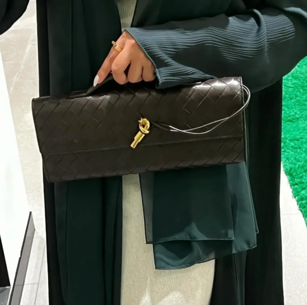 BOTTEGA VENETA ANDIAMO 手拿包 巧克力棕
