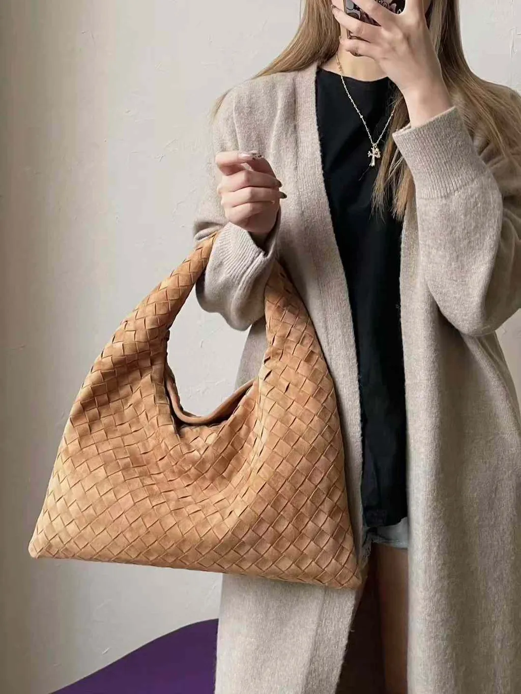 BOTTEGA VENETA HOP 麂皮肩背包 淺棕 小號 15.04.01
