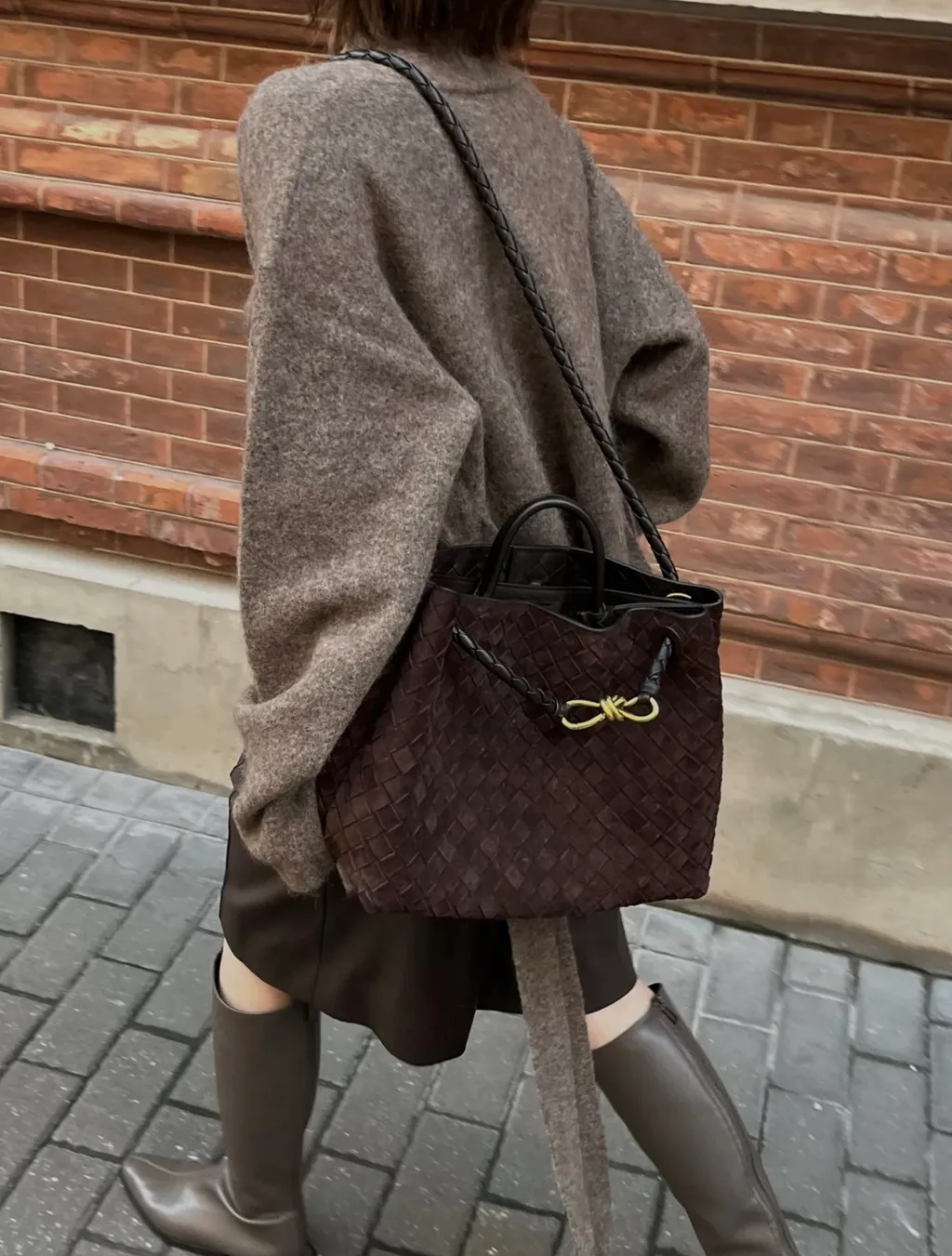 BOTTEGA VENETA ANDIAMO 麂皮深棕 小號:中號IMG_0080